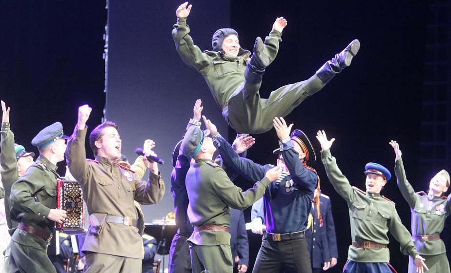 Аншлаг и овации: Центральный пограничный ансамбль ФСБ России встречали в Гродно