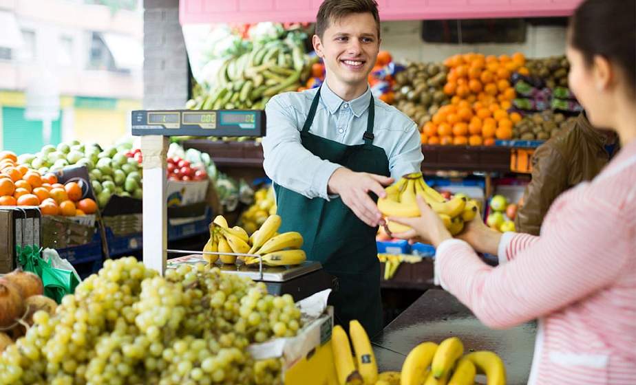 Представьтесь, пожалуйста! Почему у всех продавцов должен быть бейдж?