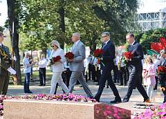 По случаю празднования Дня города в Гродно возложили цветы к братской могиле советских воинов и партизан
