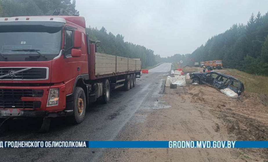 В Дятловском районе столкнулись два автомобиля