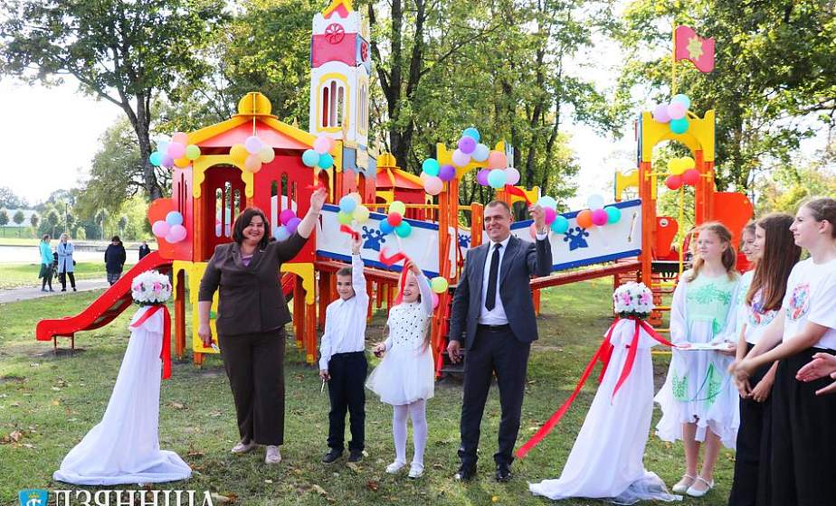 Юные щучинцы получили в подарок новую современную детскую игровую площадку