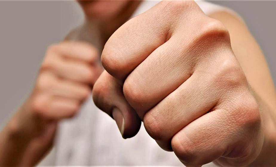 В Лиде за повреждение торгового павильона задержан местный житель
