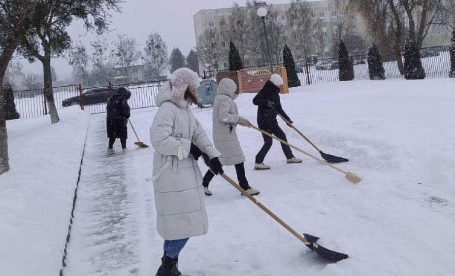 Как профсоюзы Гродненщины помогали городу в уборке снега