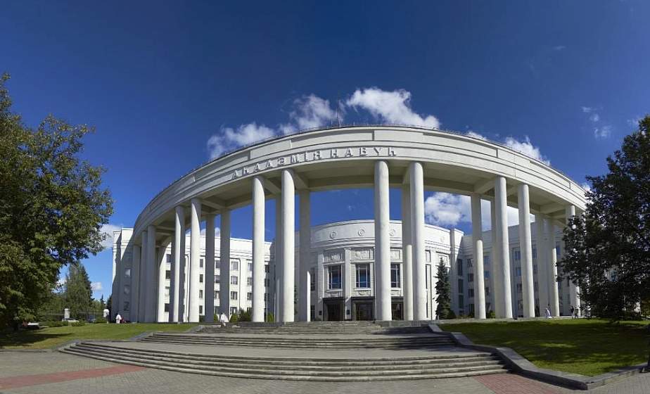 Спутник на орбите, лекарства от рака и искусственный интеллект. Какие разработки НАН Беларуси были внедрены в 2025 году