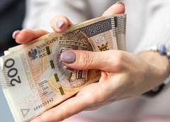 В Польше неработающим украинцам перестанут выплачивать пособия на детей 