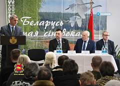 Председатель облисполкома Юрий Караев и помощник Президента Константин Бурак провели встречу с коллективами сельскохозяйственных предприятий Ивьевского района