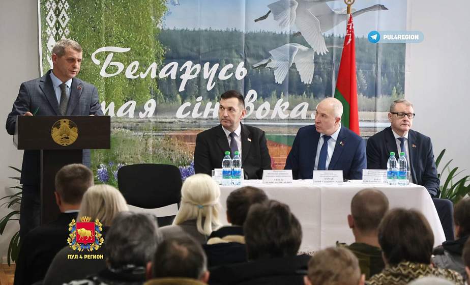 Председатель облисполкома Юрий Караев и помощник Президента Константин Бурак провели встречу с коллективами сельскохозяйственных предприятий Ивьевского района