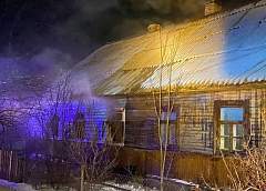 В Дятловском районе из горящего дома спасли мужчину