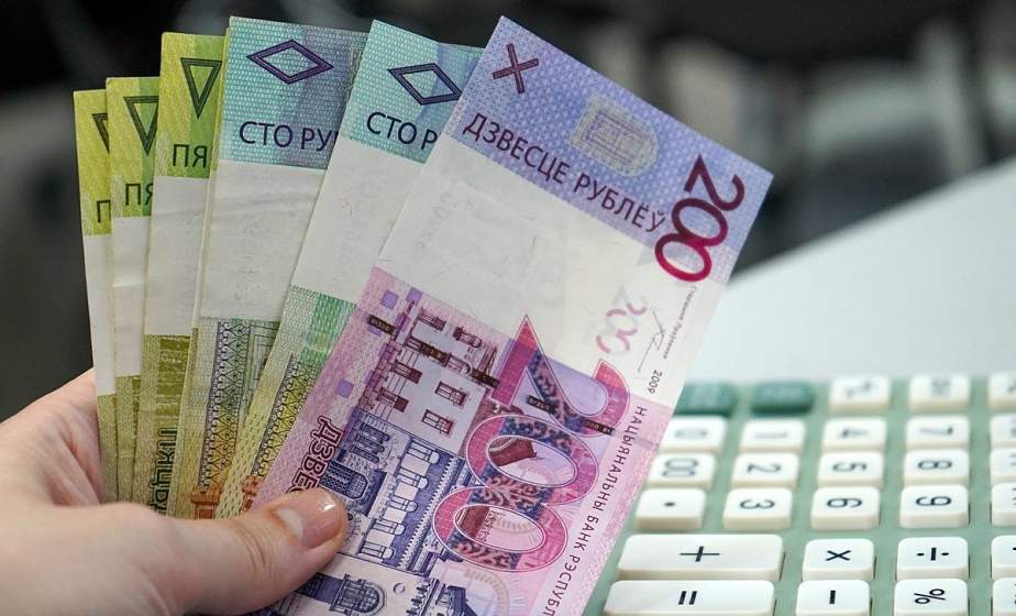 Бухгалтер в Гродненской области более 2 лет начисляла себе «сверхзарплату»