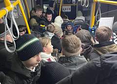 «Утром в автобус просто не зайти!». Жительница Скиделя пожаловалась в редакцию, что транспорт города-спутника не справляется с потоком пассажиров