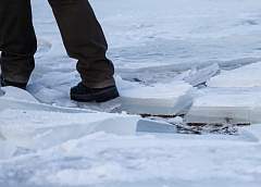 В Гродно двое подростков провалились под лед во время фотосессии на Немане