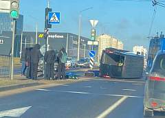 В Гродно во время аварии перевернулся катафалк с гробом