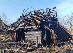 Пожароопасные выходные: горели венки на могиле гродненского кладбища «Аульс», жилой дом в Волковыске и хозпостройка в Орле 