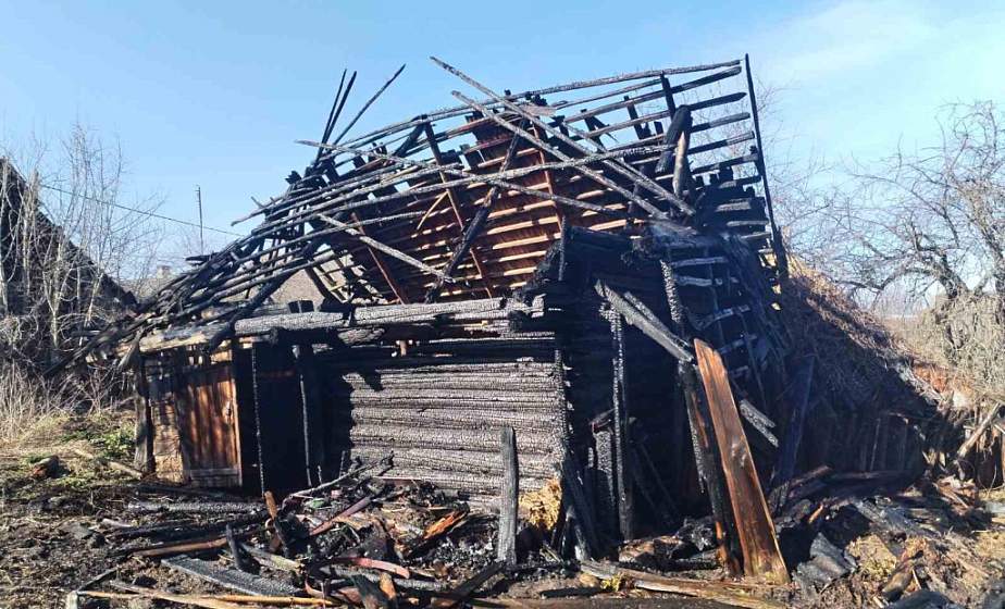 Пожароопасные выходные: горели венки на могиле гродненского кладбища «Аульс», жилой дом в Волковыске и хозпостройка в Орле 