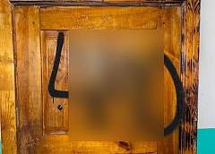 Разрисовали стены, почтовые ящики и дверь: в Гродно задержали «граффитистов»