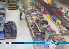 Гродненец пытался вынести из магазина два пакета с конфетами