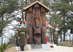 Вблизи Путришек открыли памятный знак расстрелянным мирным жителям 