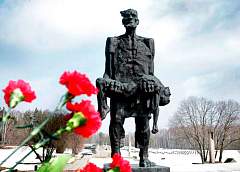 22 марта 1943 года была уничтожена белорусская деревня Хатынь