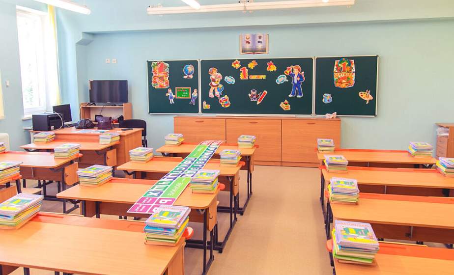 Прибавку к зарплате будут получать директора школ и их заместители 