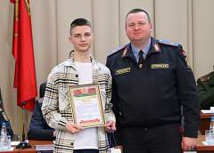 В милиции поощрили подростков, задержавших грабителя