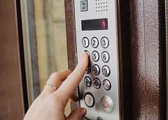 Домофон за почти 19 тысяч долларов: как гродненка отдала все сбережения мошенникам