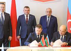 МАЗ поставит 100 машинокомплектов для производства коммунальной техники в Азербайджан 