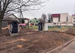 Жительница Гродно пожаловалась на установку во дворе зарядок для электромобилей. Что ответили  в горисполкоме?