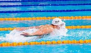 Белорусские пловцы будут выступать на международных соревнованиях с национальной символикой