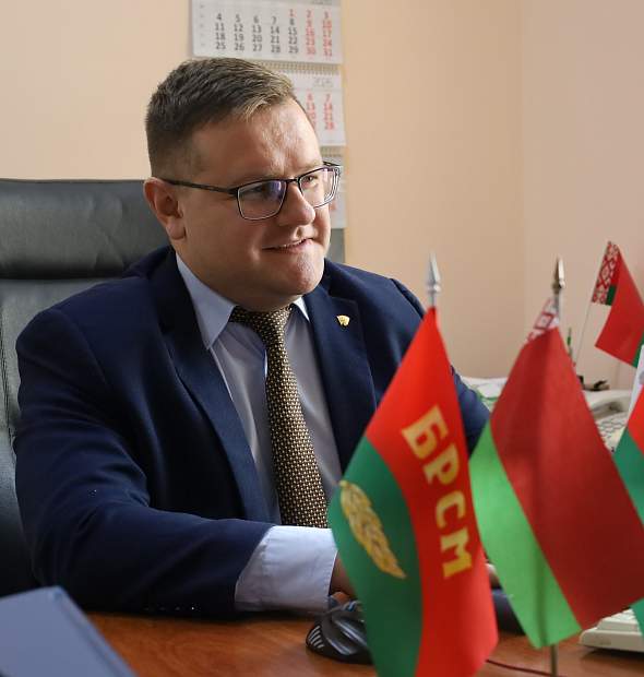 Искренне люблю нашу молодежь и стараюсь быть с ней на одной волне