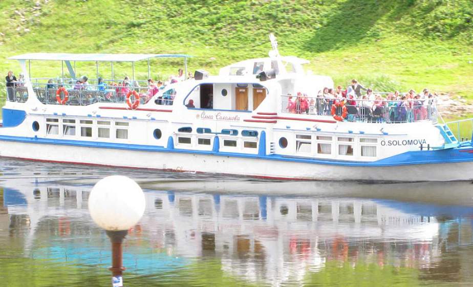 На Августовском канале открывается сезон прогулок на теплоходе