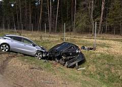 Уснула за рулем: под Лидой «Джили» протаранила стоящую машину