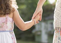 В Гомеле 7-летняя девочка спасла женщину, решившую покончить с жизнью в лесу