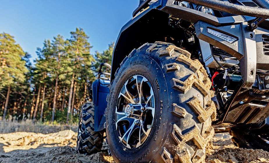 В Ошмянах пьяный бесправник на квадроцикле пытался спрятаться от погони в поле