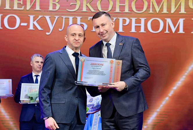 Торжественное мероприятие по случаю открытия обновленной Доски почета Гродненской области прошло в преддверии Праздника труда