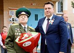 Виктор Пранюк поздравил ветерана Великой Отечественной войны Ивана Невзорова с наступающим Днём Победы