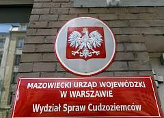 8 лет ожидания и подписка о сотрудничестве: Варшава радикально меняет правила пребывания для иностранцев