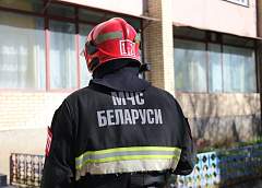 Четверых человек спасли работники МЧС на пожаре в Щучине
