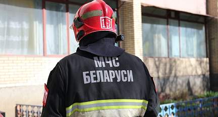 Четверых человек спасли работники МЧС на пожаре в Щучине