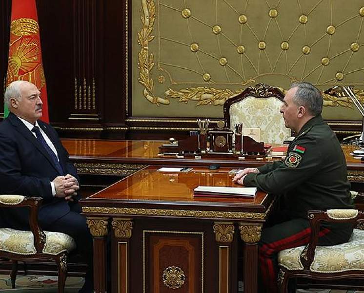Кадровый вопрос и выводы после проверки ВС. Александр Лукашенко принял с докладом министра обороны
