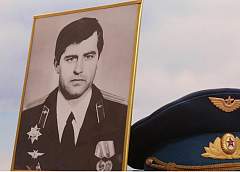 Первый Герой Беларуси. К 30-летию подвига военного летчика Владимира Карвата