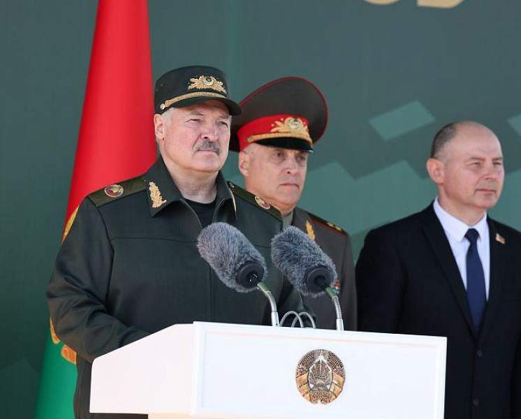 Александр Лукашенко: «Мощь и силу армии определяют преданные родной стране военнослужащие»