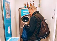 Голод не тетка! Беглые в Польше сдают бутылки, чтобы прокормиться