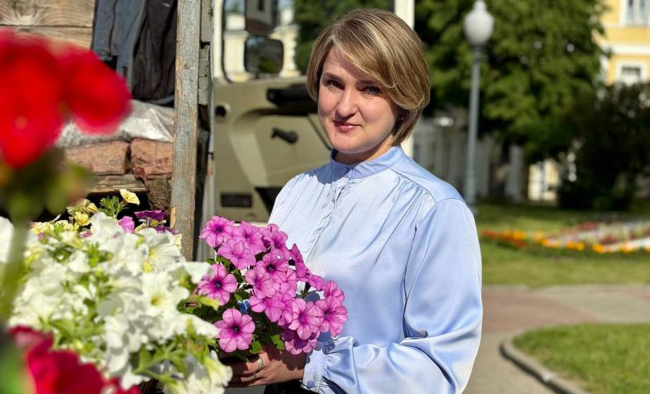 Куда ни глянь – цветы! «Гроднозеленстрой» наводит последние штрихи в украшении города к фестивалю национальных культур