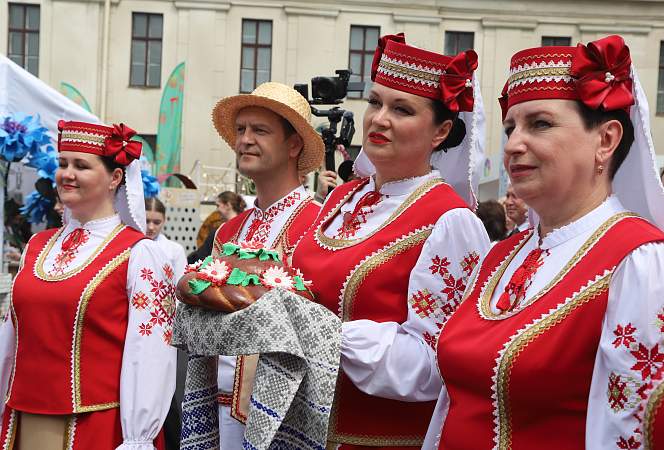 Районы Гродненской области представили туристический потенциал в Новом замке