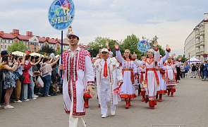 42 национальности и 800 участников. В Гродно прошло грандиозное фестивальное шествие