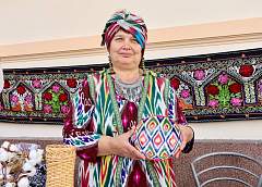 Узбеки угощают пловом, казахи учат печь баурсаки, а цыгане радуют песнями – фестивальные подворья зазывают гостей