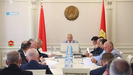 Под председательством губернатора в облисполкоме прошло заседание комиссии по противодействию коррупции