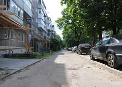 Дом красивый, а двор – в ямах