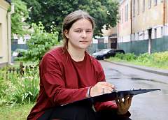 С мольбертом по Гродно. Юная художница Дарья Литвинович проводит каникулы на пленэре
