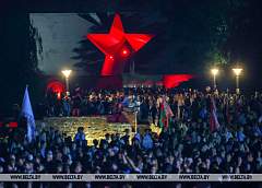 Тысячи человек приняли участие в митинге-реквиеме в Брестской крепости